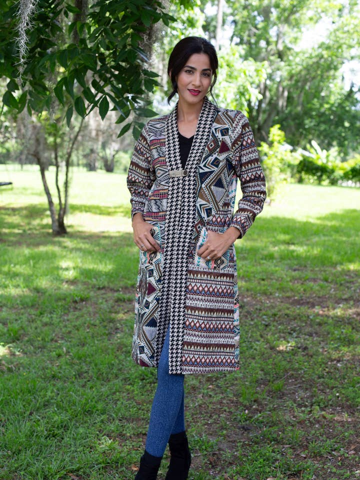 Batik-Jacke aus Baumwolle mit Stammesmuster und offenem Vorderteil für den Großhandel von Sacred Threads