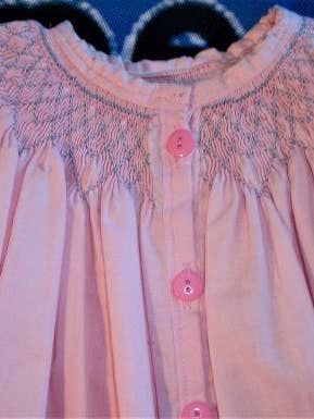Vestido obispo rosa con botones en la parte delantera - 12 meses para venta al por mayor de Especially For Ewe