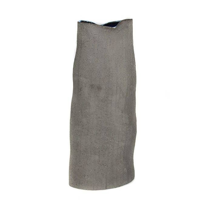 GRIJZE PLATTE KERAMISCHE VAAS 40 CM. voor wholesale door Aktual / Dekora Import S.A