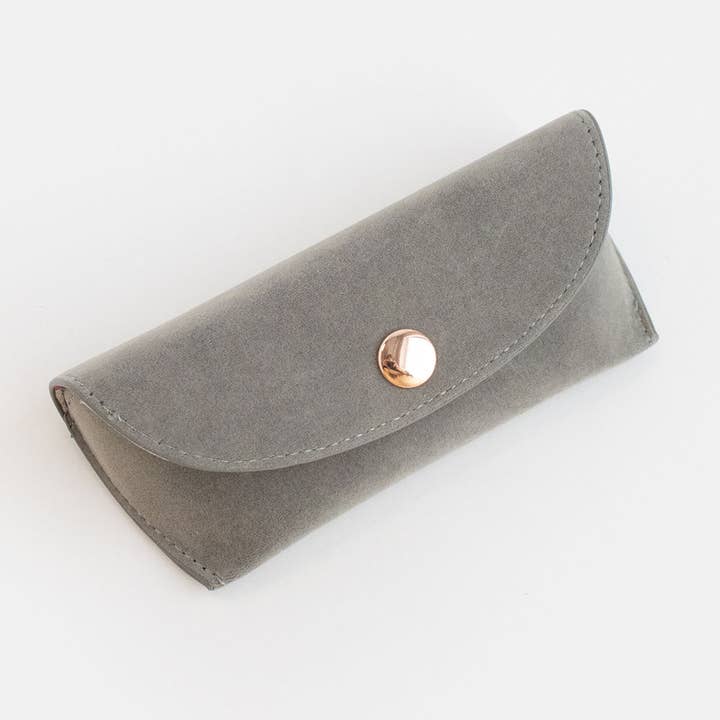 Custodia per occhiali in velluto grigio per la vendita all'ingrosso da parte di Caroline Gardner