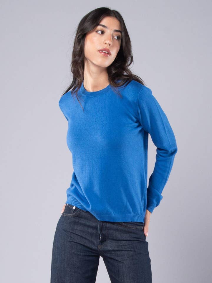 Koboltblå Stickad Tröja med Rund Halsringning i Ekologisk Bomull för wholesale av Achega Knitwear