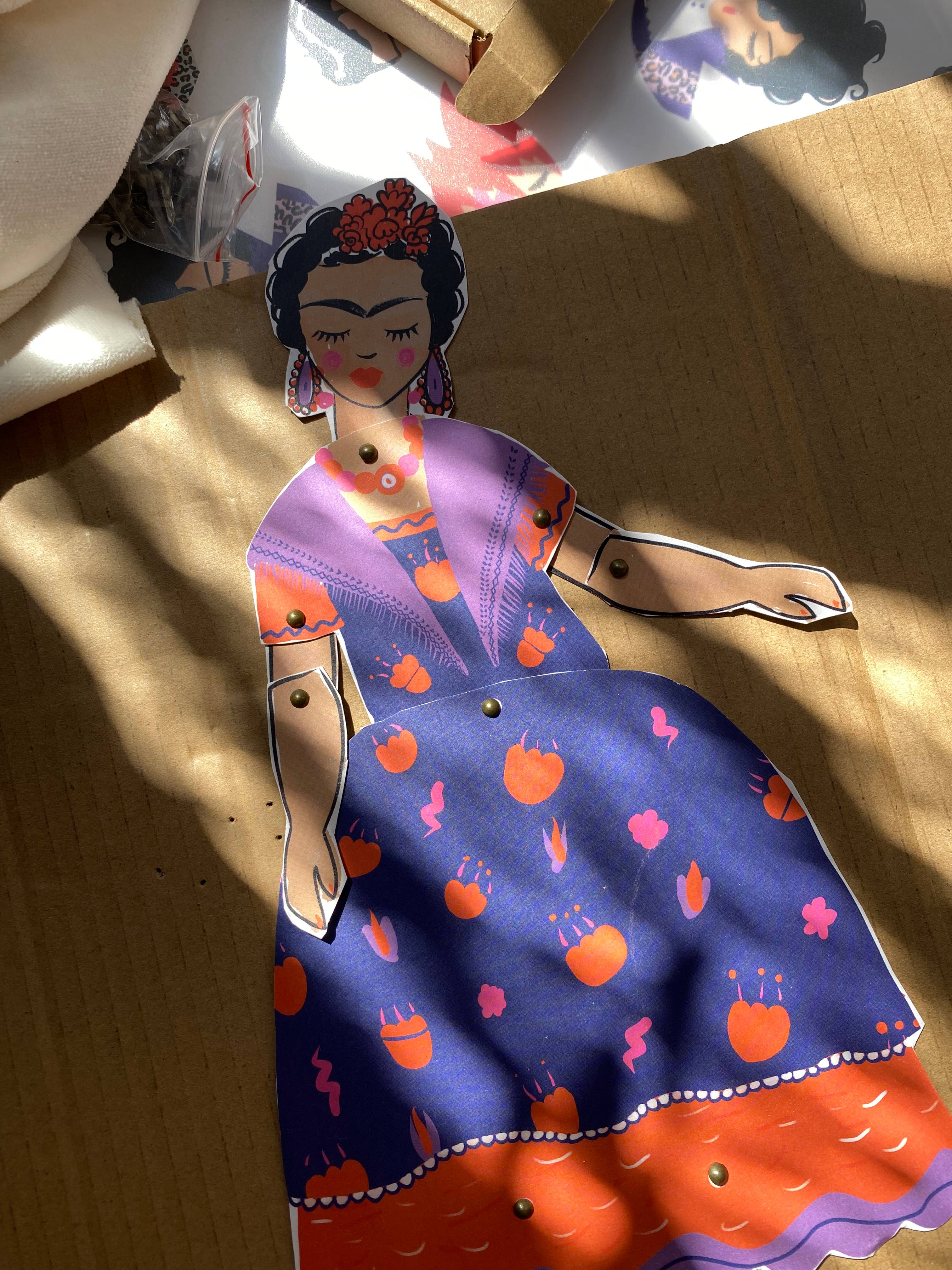 Tambour Battant - Wholesale Build-a-Toy - Kids - Frida articulated paper figurine kit3