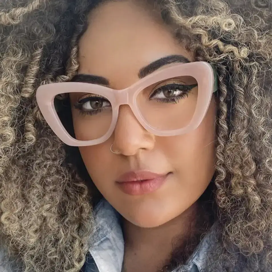 Yaya's Luxe Wholesale - Wholesale Eyeglasses - Women's - Women's Bold Cateye Glasses1