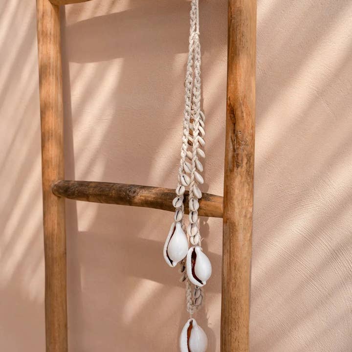 Bazar Bizar Living - Wholesale Bib necklace - The Big White Cowrie Shell Necklace4