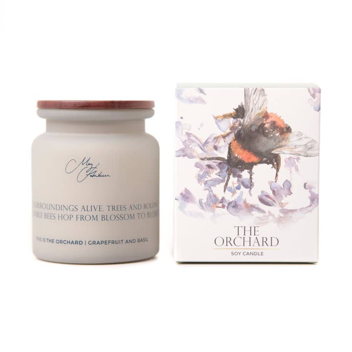 Vela con diseño de abeja sobre brezo de «El huerto» para venta al por mayor de Meg Hawkins Art