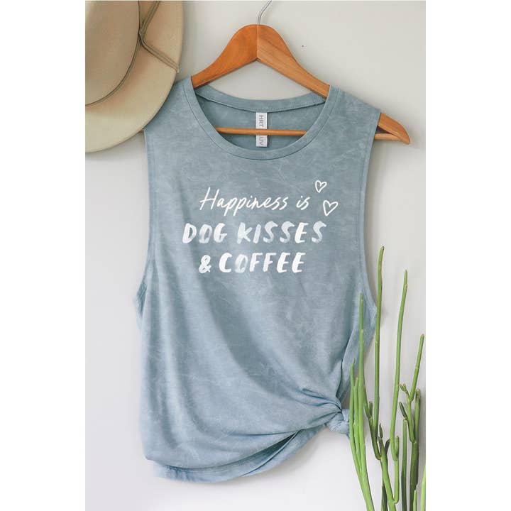 GELUK IS HONDENKUSJES EN KOFFIE MINERALEN GRAPHIC TANKTOP voor wholesale door HRTandLUV