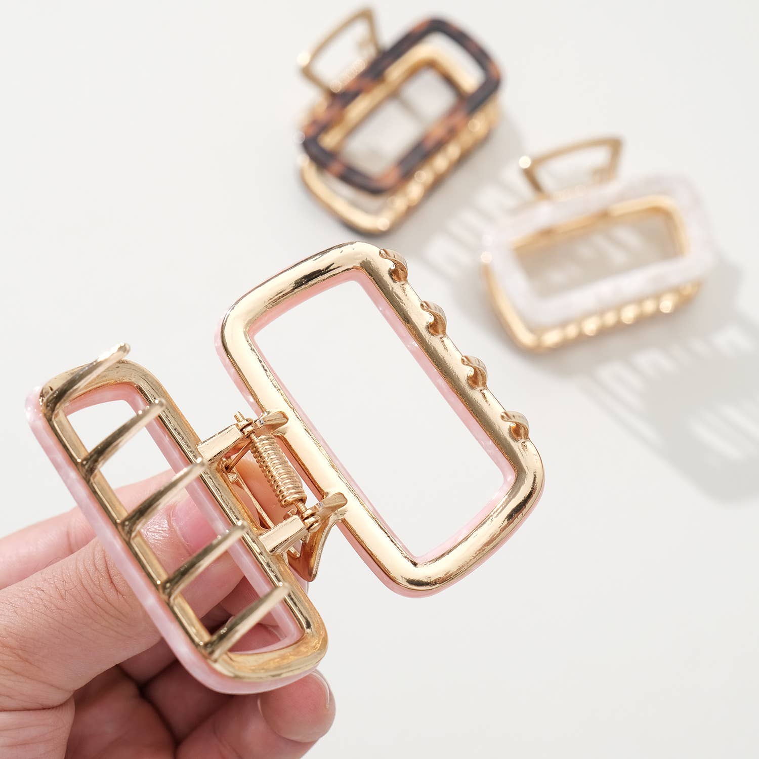 Assorted Harlow | Medium Hollow Rectangle Metal Claw Clip for wholesale on Faire5