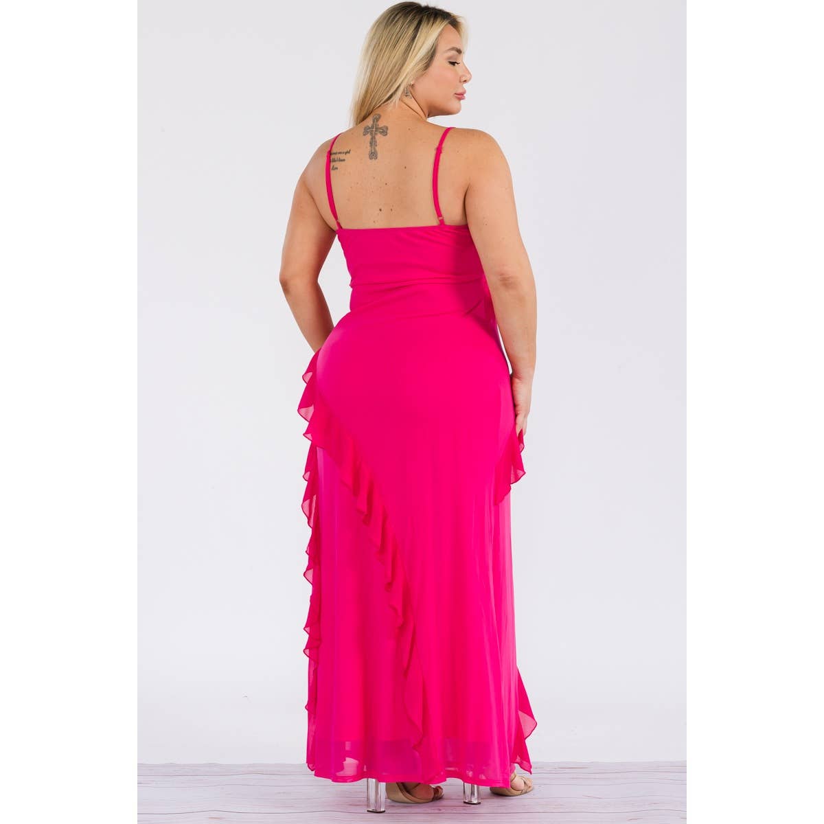 Curve Market – Großhandel Kleid – Damen – Maxikleid in großen Größen mit V-Ausschnitt, seitlichem Schlitz und Rüschenborte aus Mesh2