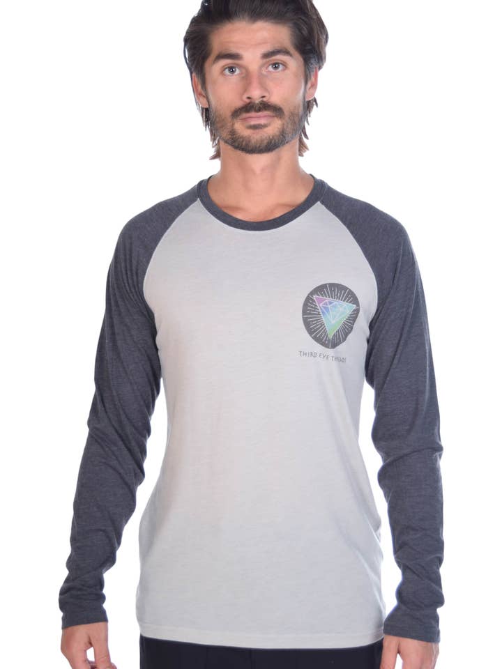 Rainbow Crystal Vibration Diamond Ganesh sur Raglan à manches longues pour hommes pour la vente par Third Eye Threads