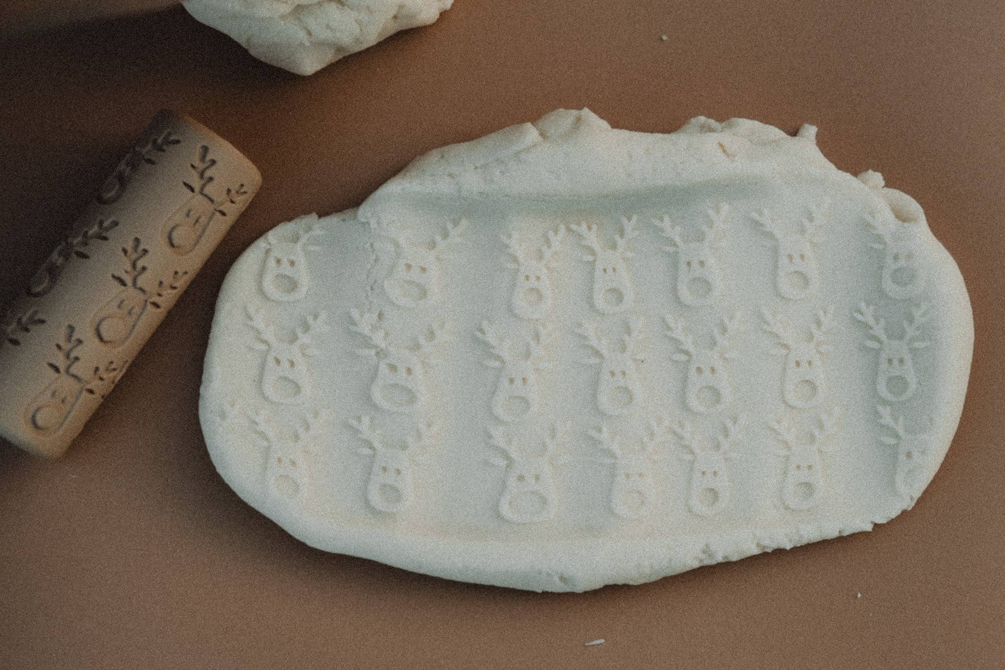 Kinfolk Pantry - Wholesale DIY craft kit – Child - Reindeer Roller - Eco Pattern Playdough Roller6