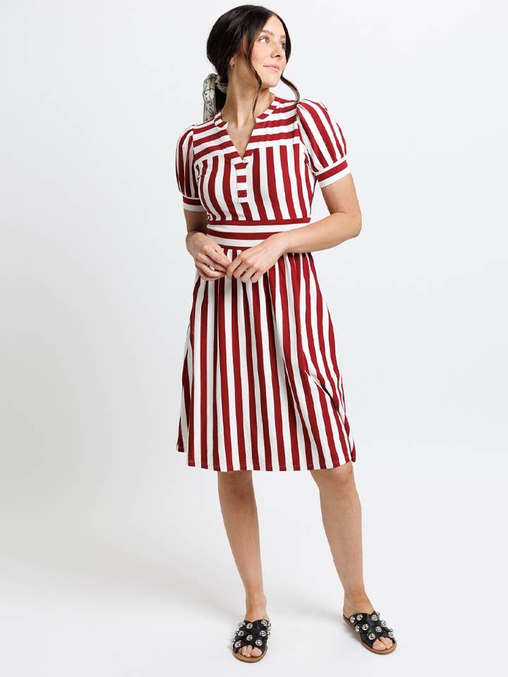 Robe en maille à manches courtes rayée rouge et blanche Tribecca pour la vente par Downeast