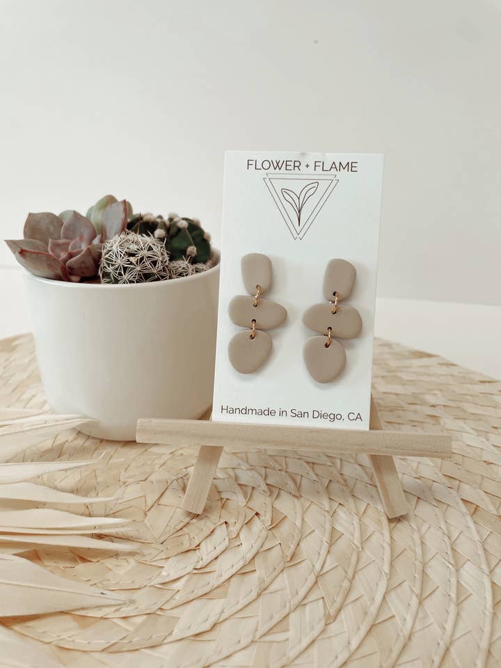 Seneca ørering | Beige for engroshandel hos Flower & Flame