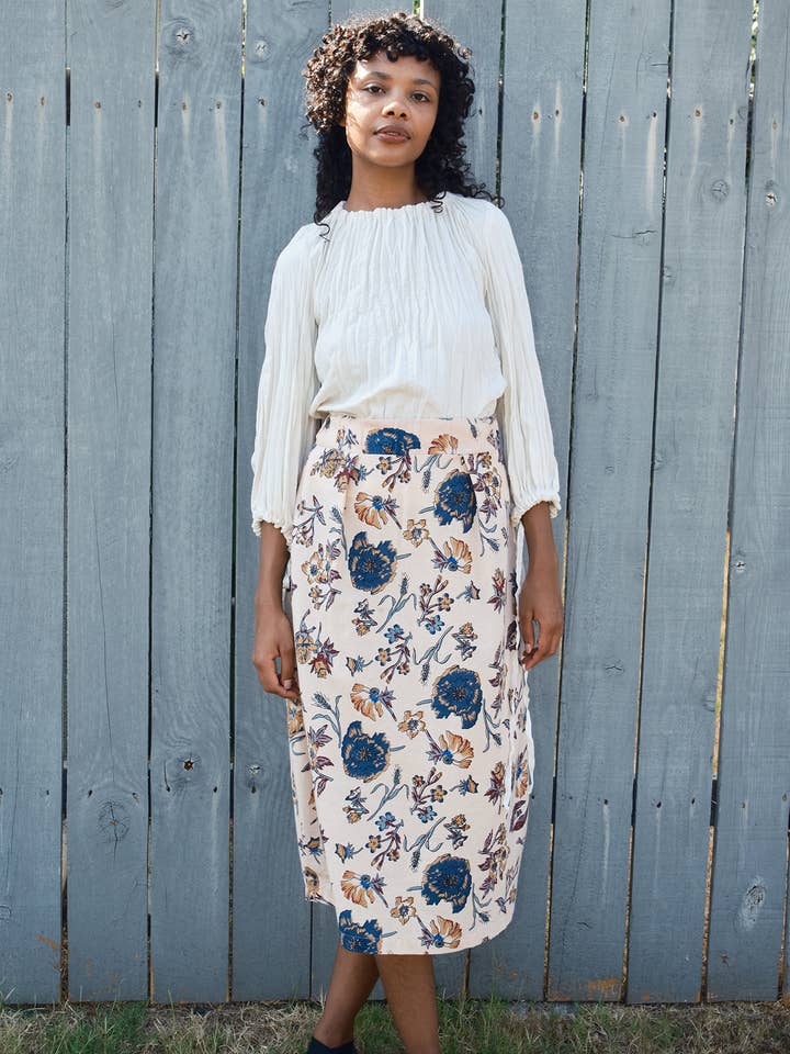 Saia de Tapeçaria Altair por atacado de John & Mickie