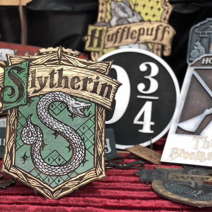 Outcast Props – wholesale Sign – Slytherin Wood Sign.4