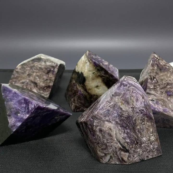 Crystal Deal· Wholesale Crystals & Gifts - Vendita all'ingrosso Pietra/cristallo spirituale - Charoite Freeform - 1 pezzo - in vendita!1