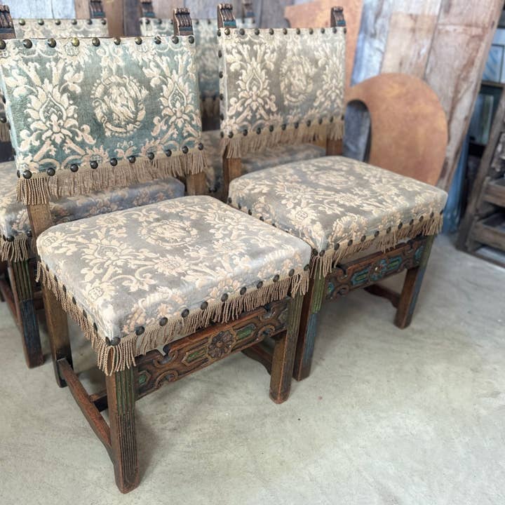 Antikt sæt med fire Crowellian egetræsspisestole, ca. 1920 for engroshandel hos belvoir