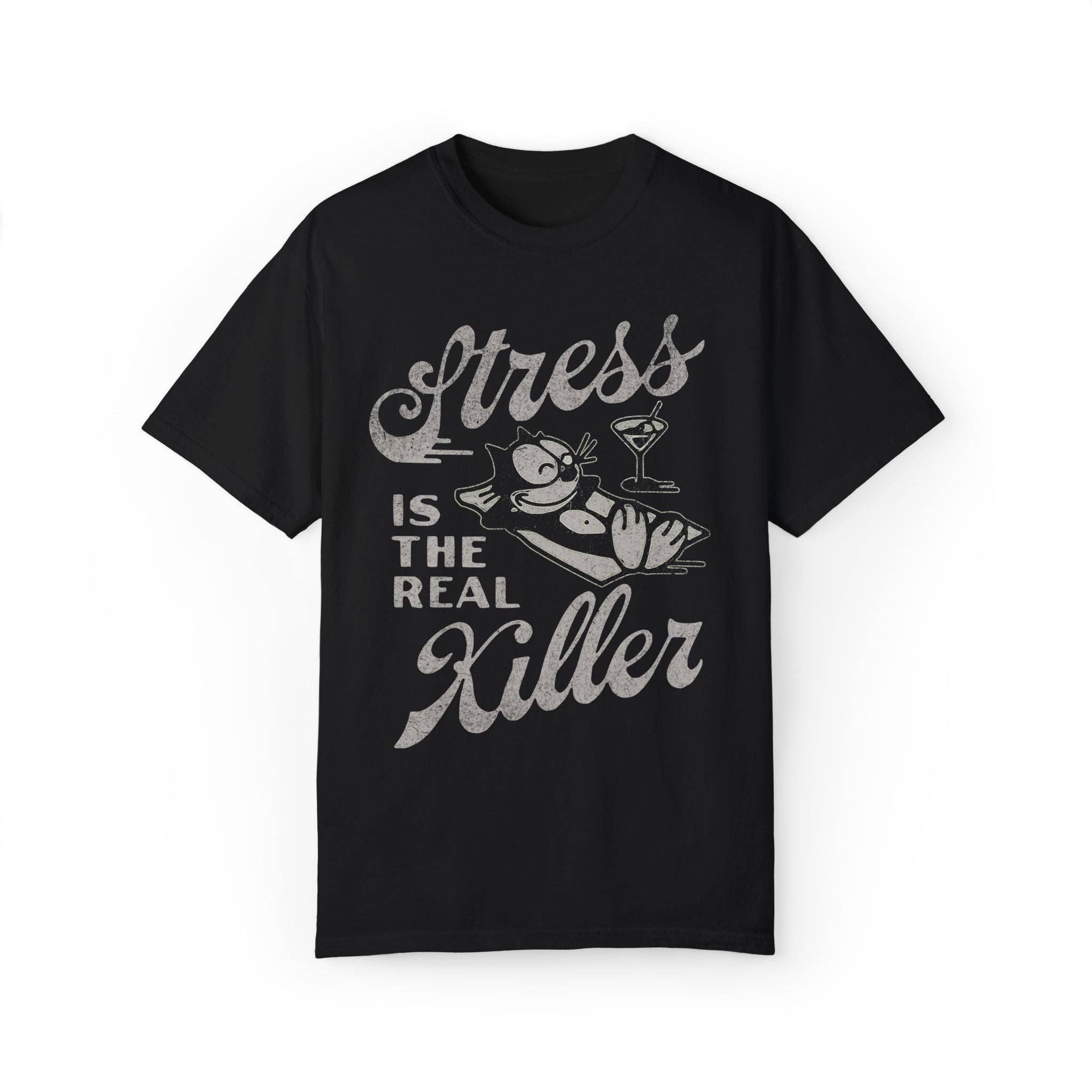 KILLER RETRO - Vendita all'ingrosso Maglietta serigrafata - Unisex - Maglietta grafica vintage "Stress Is The Real Killer" Comfort Colors