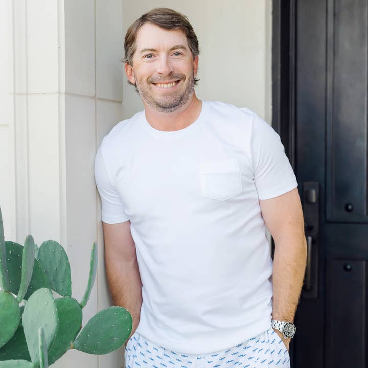 Camiseta masculina Charles com bolso de manga curta por atacado de Lila + Hayes