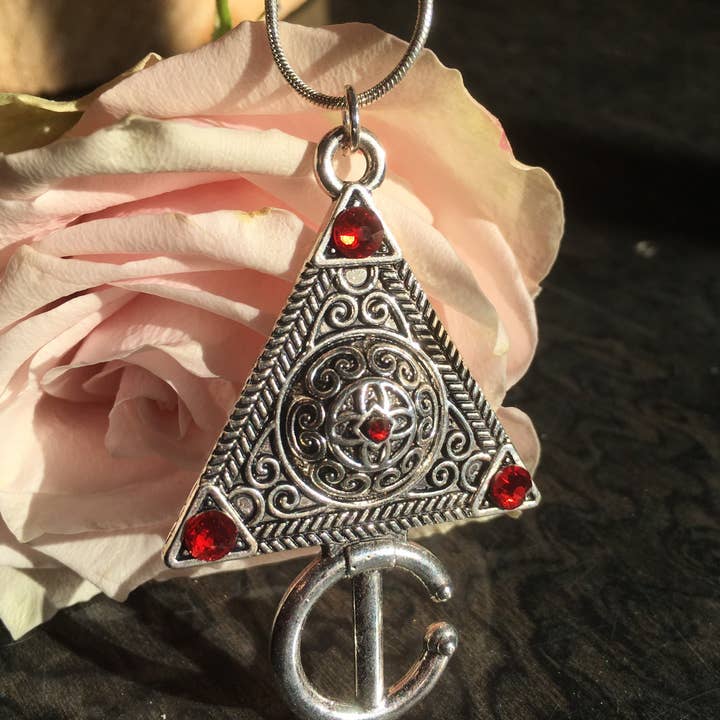 Elysium Pendants - Wholesale Halskettinghanger - Archangel Uriel ketting met Swarovski-stenen en celtisch ontwerp1