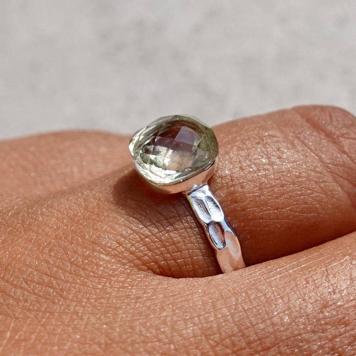 Mistry Gems – wholesale Single stone/solitaire ring – Square Checker Cut Green Amethyst Ring | Hammered 925 Silver, R185GA4