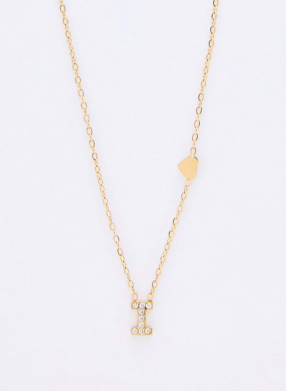 Cassette Barcelona - Vente Colliers à pendentif - Collier Initial avec Détail Cœur & Pierres de Zirconium8