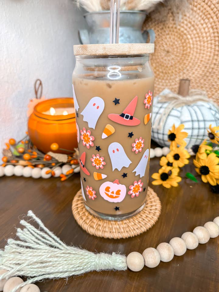 Rosa söta och skrämmande Ghosties 16oz & 20oz Halloween-glaskopp för wholesale av Curly Tailed Designs