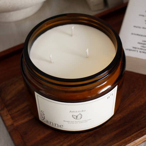 Grande Bougie n°1: L'Amande pour la vente par Suzanne La Naturelle