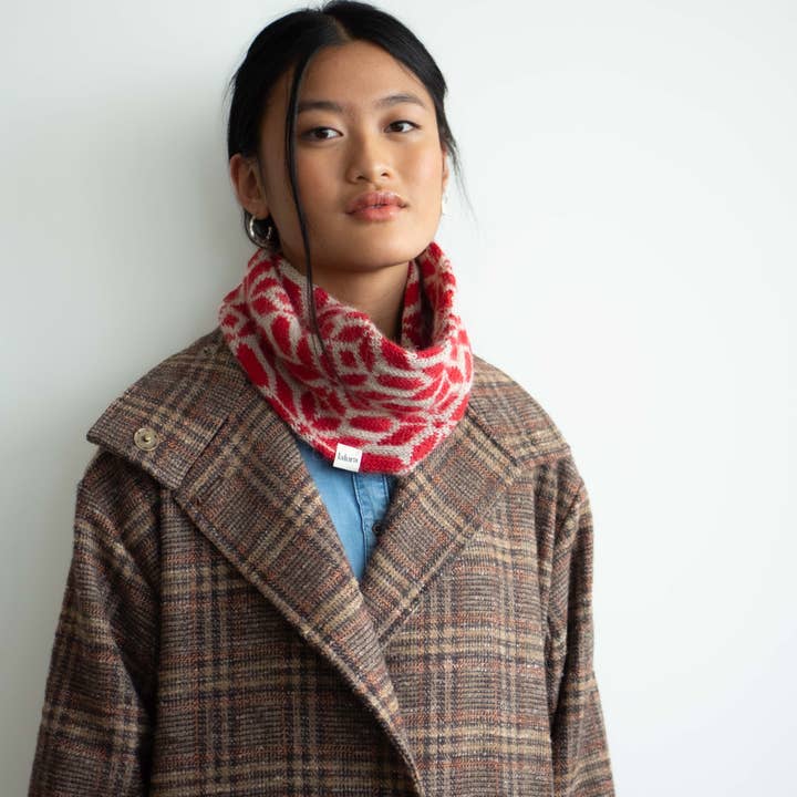 Lalura - Wholesale Scarf - Women's - Tessellated stars neck red3