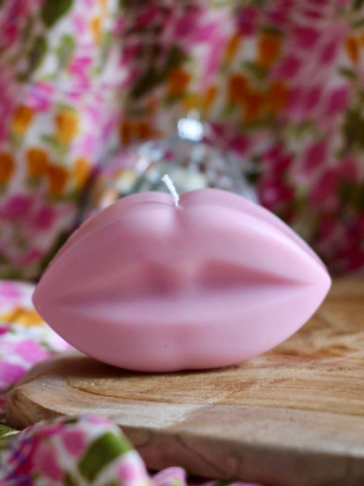 Mouth shaped candle for wholesale by Meet me at the corner
