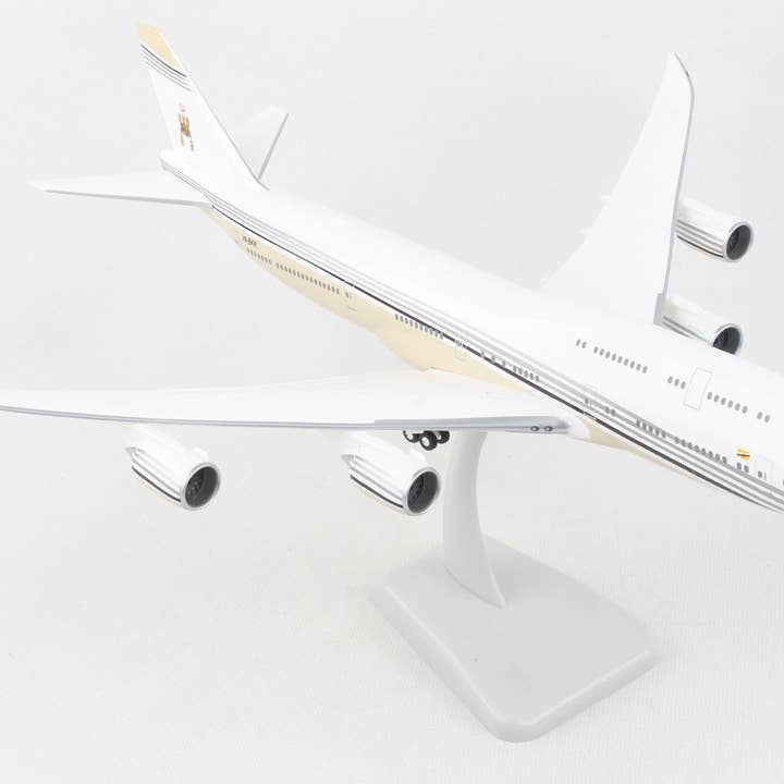 GOBIERNO DE BRUNEI HOGAN 747-8 1/200 CON TREN DE ATERRIZAJE REG#VB-BHK para venta al por mayor de Daron Worldwide Trading