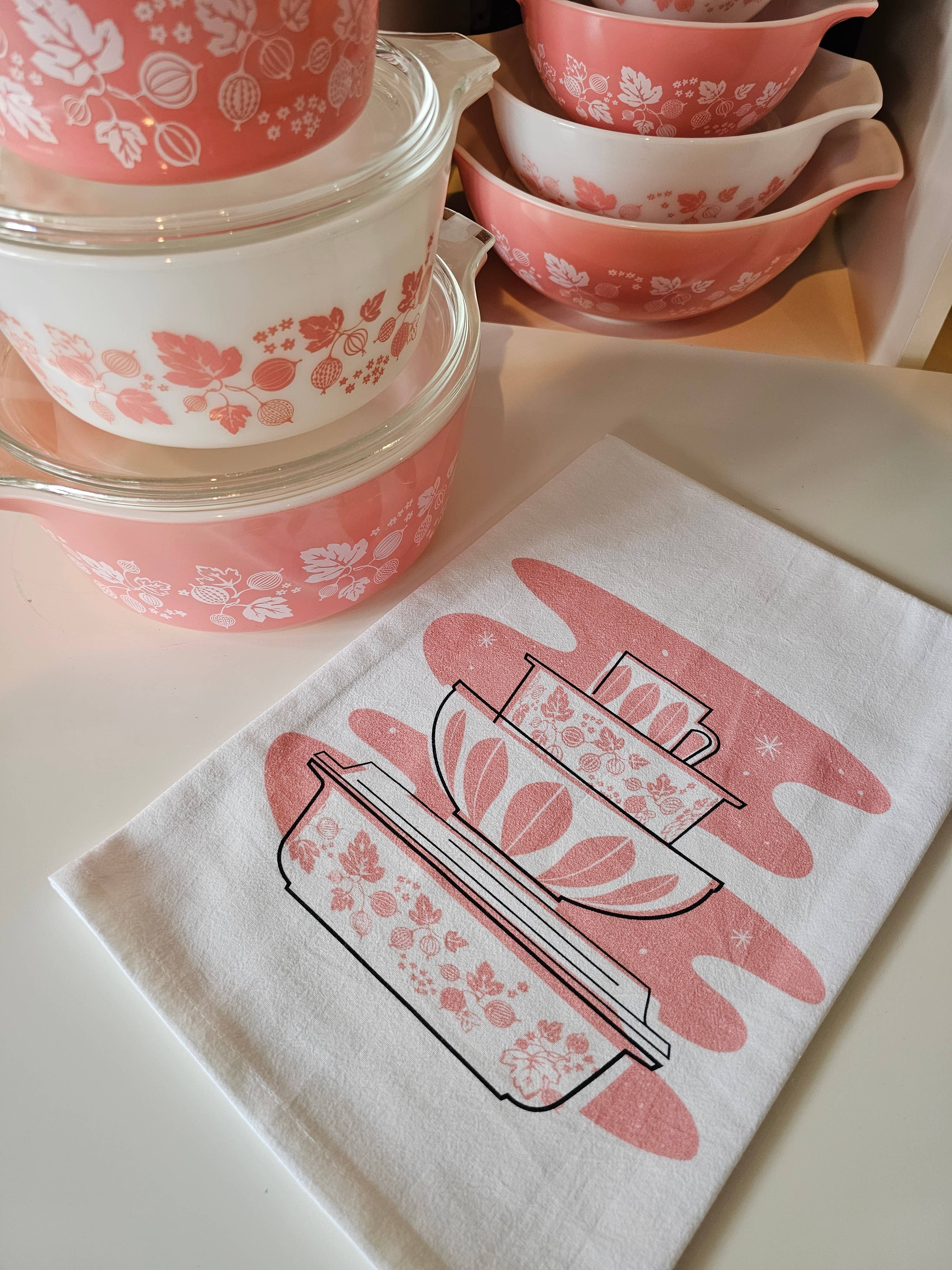 JoRetro - Vente Torchons - Torchon Pyrex - Empilement de Bols Groseilles Roses2