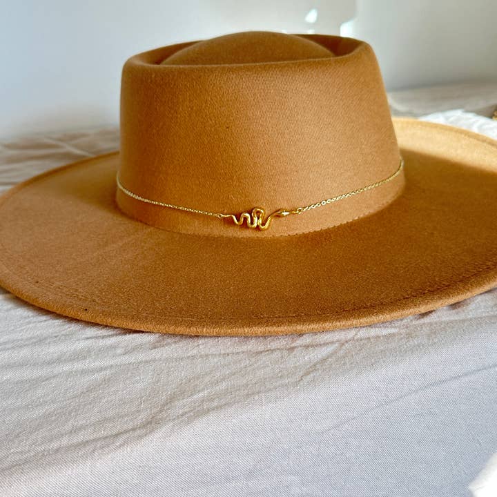 Ombra & Luce - Wholesale Hat Accessory - Women's - Dainty hat chain 24k gold plated with snake charm, desert2