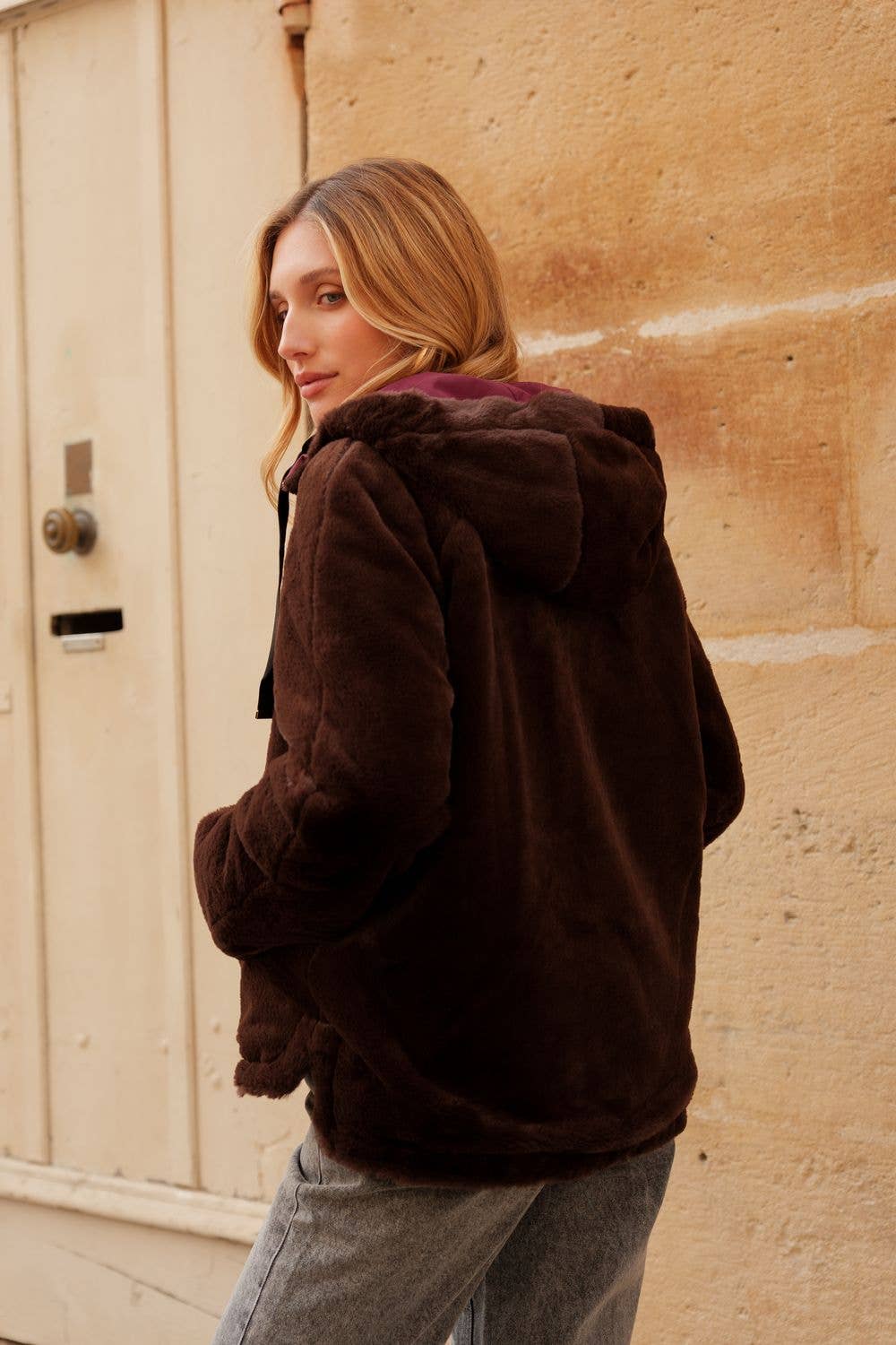 Attrait Paris - Wholesale Parka - Women's - Short hooded parka, reversible fur1