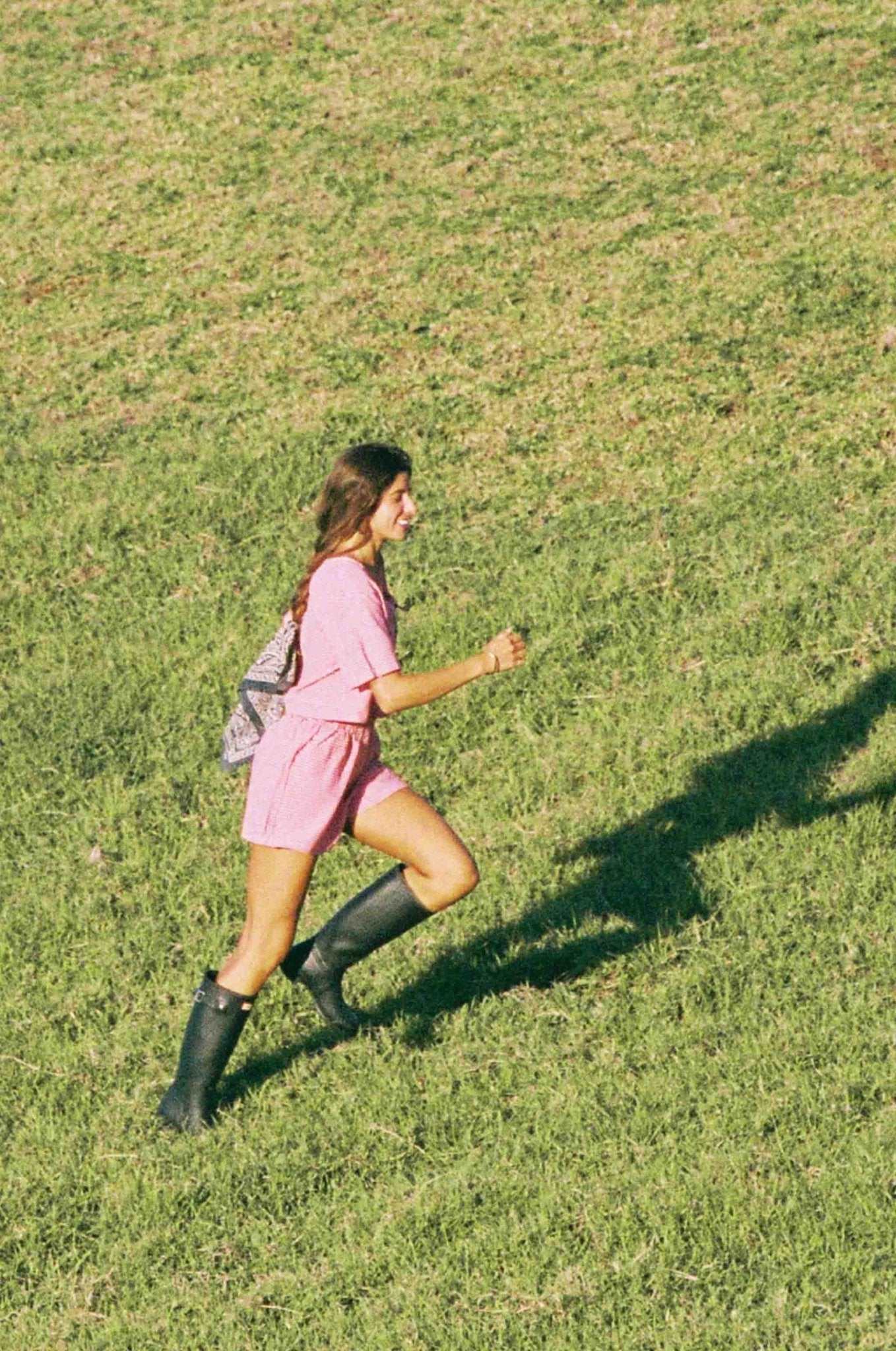 merritt charles – Conjunto de top e calções (roupa NÃO Casual) – Mulher por atacado – O Conjunto Dylan - Conjunto de Xadrez Vermelho e Branco7