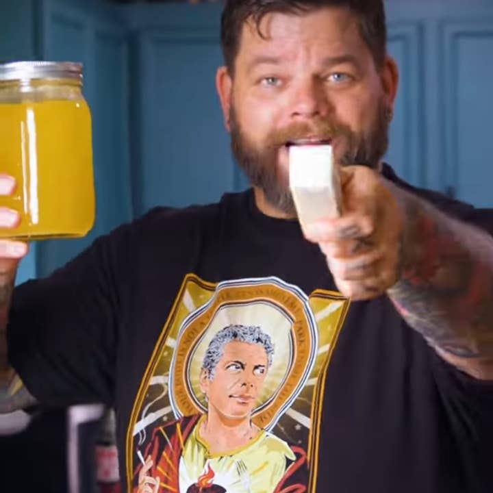 Saint Anthony Bourdain 🥃 T-Shirt für den Großhandel von Cleaver And Blade