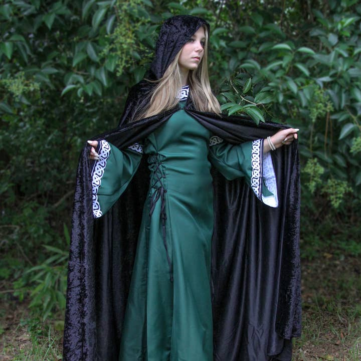 everfan - Wholesale Costume - Unisex - Adult Hooded Cloak - Crushed Velour Medieval Hooded Cape