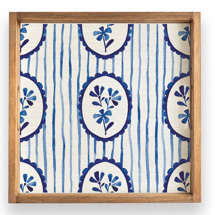 Vassoio da portata in legno con striscia blu e fiore blu per la vendita all'ingrosso da parte di Rustic Marlin