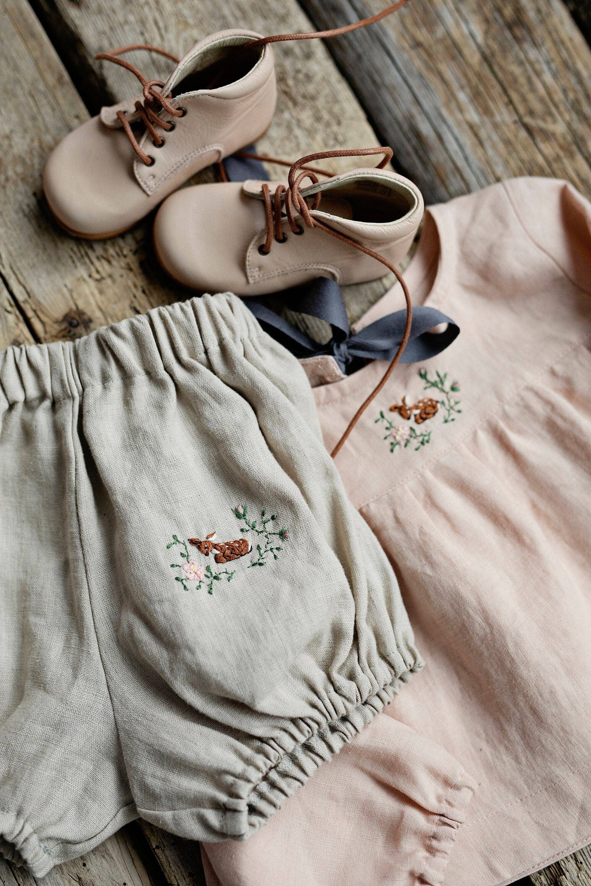 allthebeautifullinen – Großhandel Shorts – Kinder – Sandfarbene Unisex-Leinenblüher für Kinder