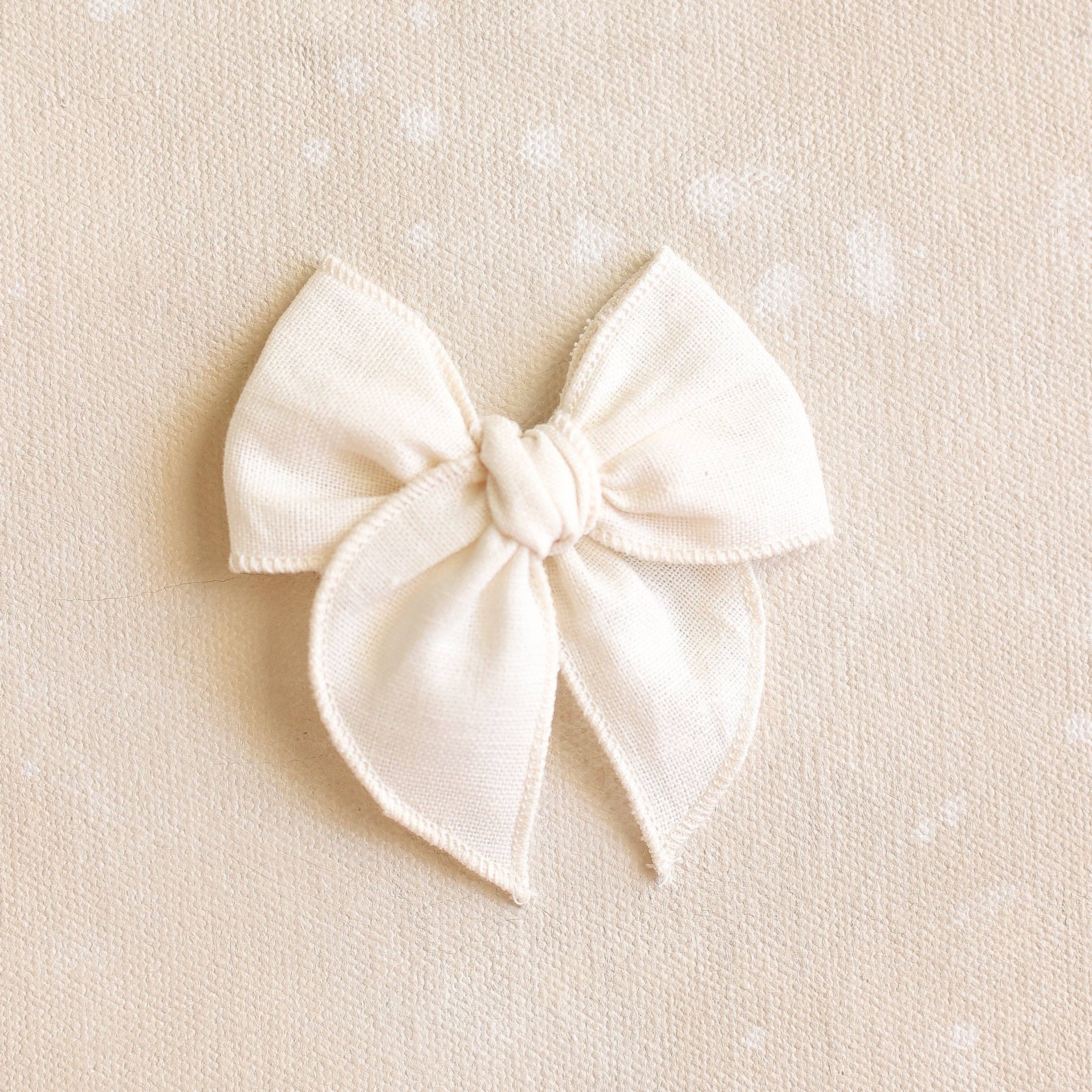 Acre - Wholesale Hair Bow - Kids - Mini Fleur Bow Clip // Blanche0