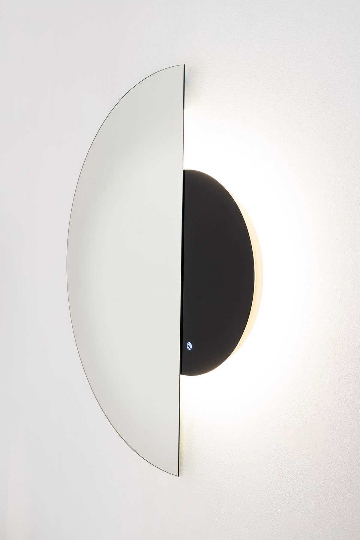 Gdeco - Vendita all'ingrosso Specchi da parete - Specchio Mezza Luna con Sensore Luce LED, 120 x 80 cm0