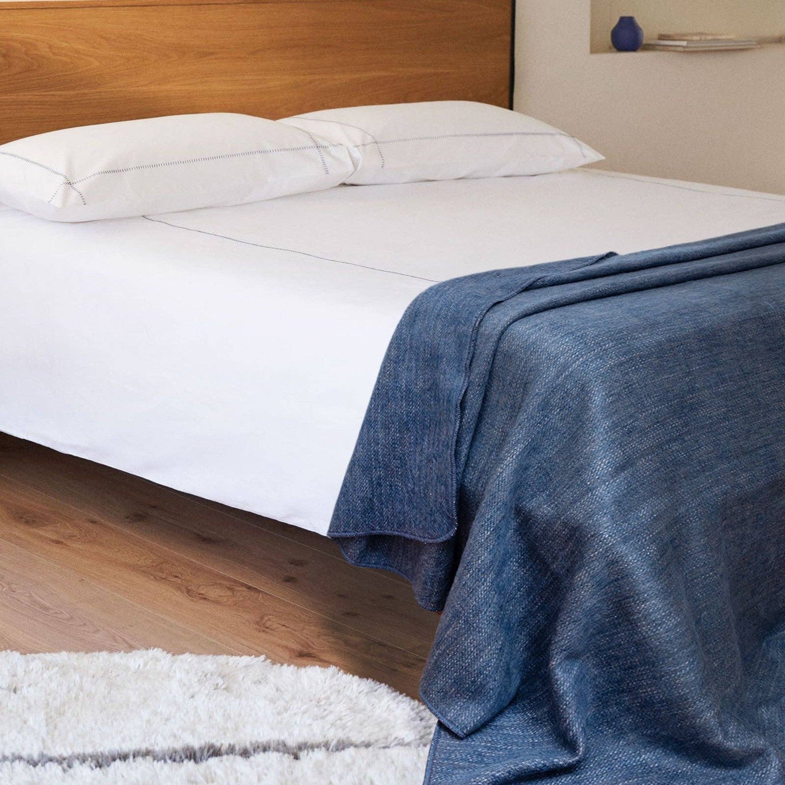 ECUALAMA – wholesale Throw blanket – Kallari - Double Density Baby Alpaca Wool Throw Blanket / Sofa Cover - Queen 94 x 65 - Indigo Blue10