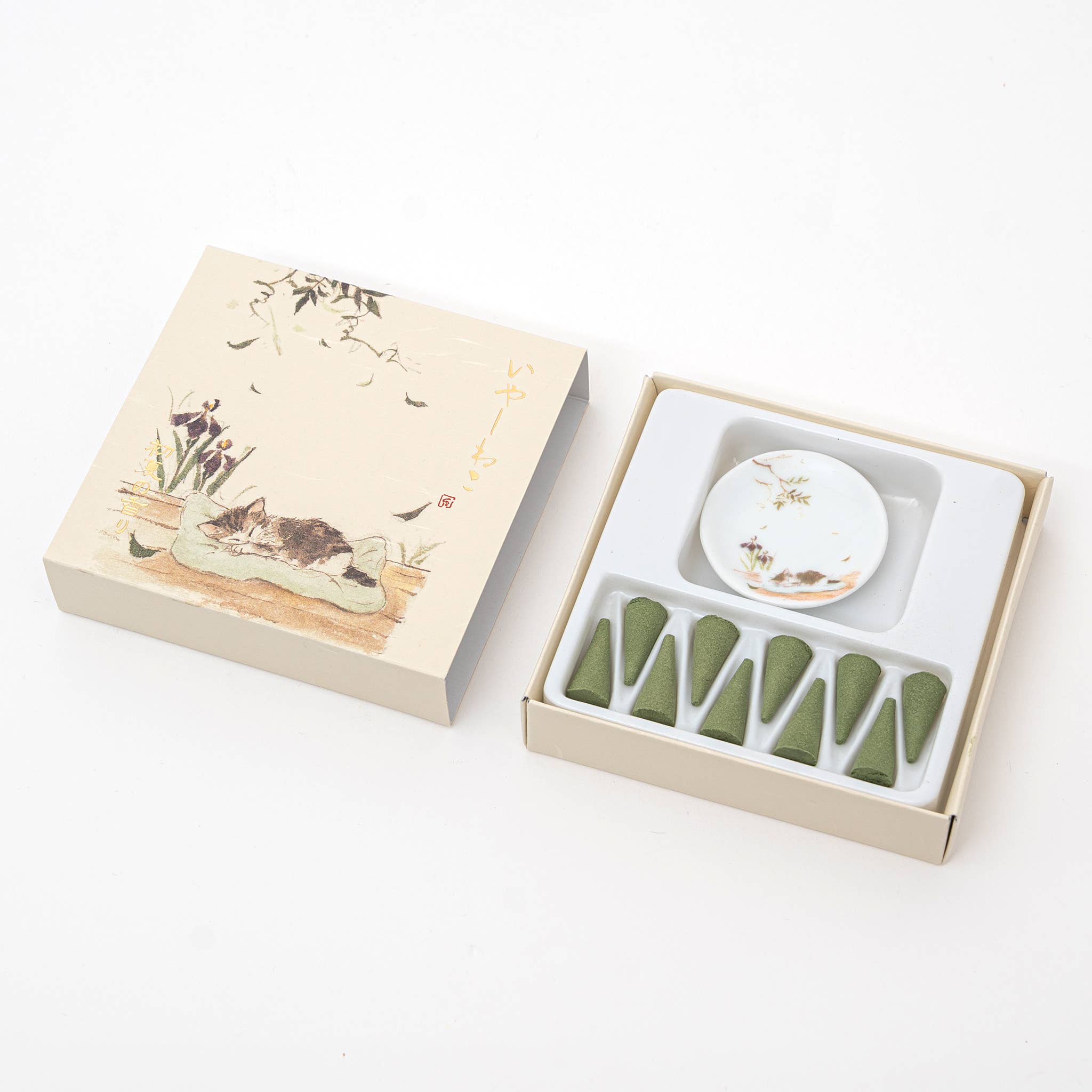 U PLUS INC - Vendita all'ingrosso Incensi - Set di Coni d’Incenso Kousaido Iyashi Neko con Piattino in Ceramica4