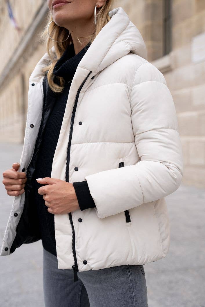 Attrait Paris - Wholesale Puffer Jacket - Women's - Short hooded jacket with side edges1