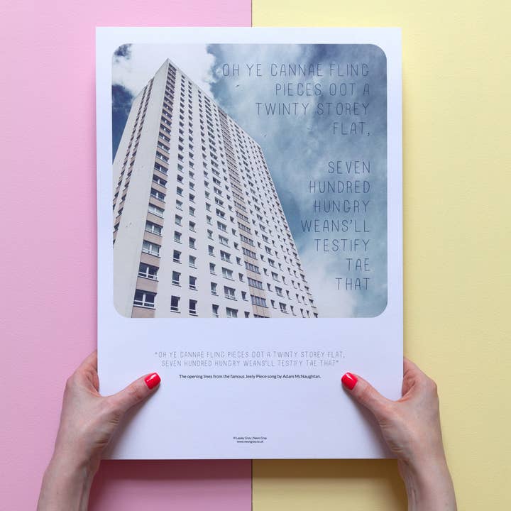 Scottish Banter Print Höghus för wholesale av Neon Gray