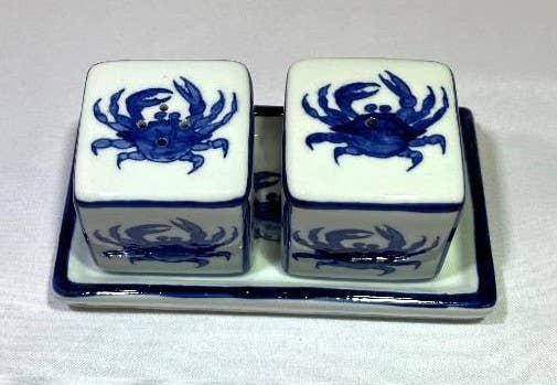 Sea Island Imports, Inc. – wholesale Salt & pepper shaker set – Salt and Pepper, Cubes on Tray, Crab1