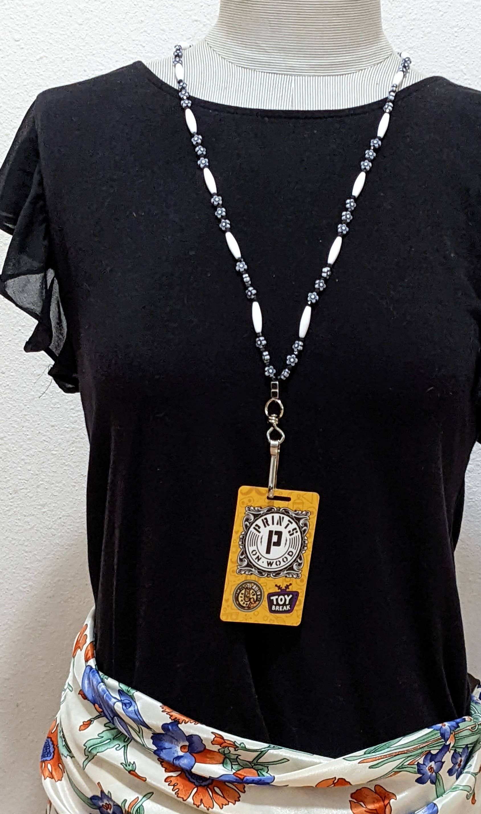 Fiona Accessories – wholesale Snodd - Dam – Beaded Badge Holder Snodd för nycklar ID-märke1