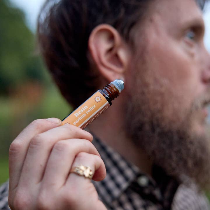 Resina Profumo Roller - Profumo Naturale di Palo Santo Caldo per la vendita all'ingrosso da parte di Cedar Hill Homestead