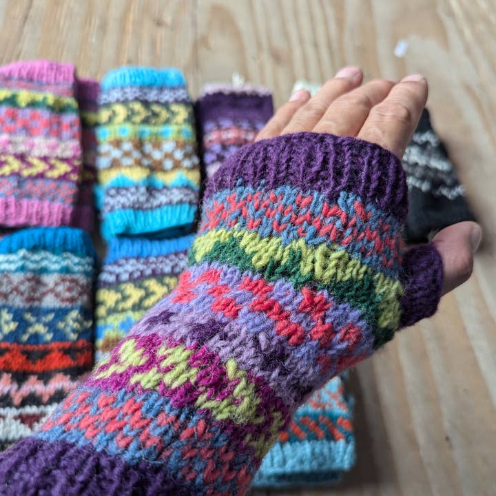 Tenzing Collections - Wholesale Gloves - Unisex - Handmade woolen knit fleece-lined colorful fingerless gloves