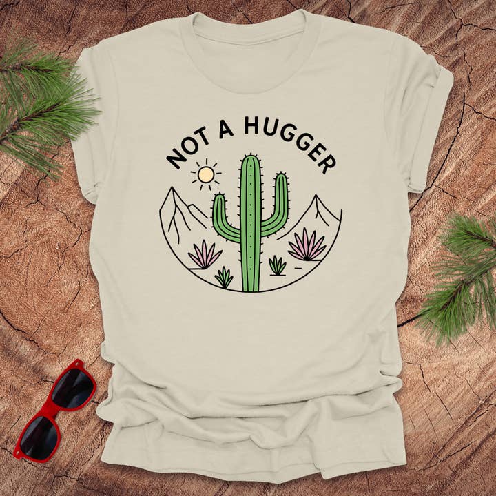 Maglietta Cactus "Non Sono un Abbracciatore" per la vendita all'ingrosso da parte di Wandering Owl Adventure Co.