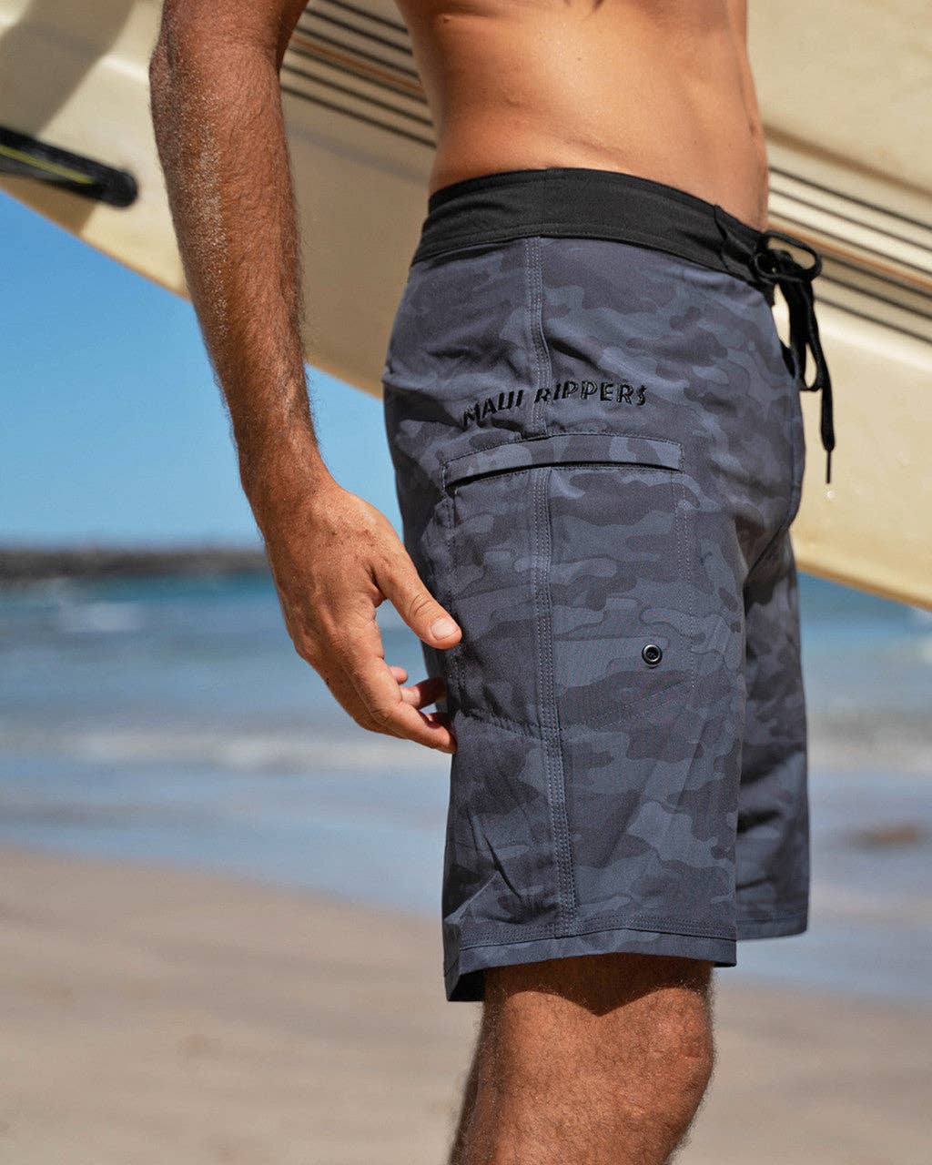 Maui Rippers – Großhandel Badeshorts – Herren – Midnight Camo 19" Stretch-Boardshort7